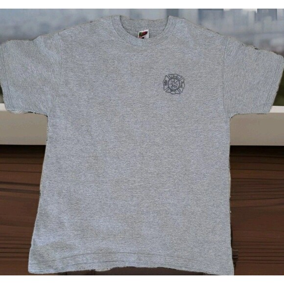 Vintage T Shirt Size L Fire Fighters Lifting Flag September 13 2001 Metro... - Picture 1 of 10